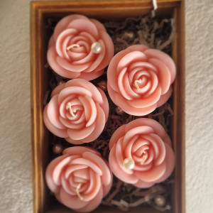 Piękny box upominkowy- świece sojowe - róże