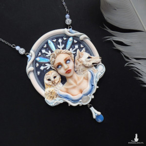 Naszyjnik z kamieniem księżycowym Opiekunka zimowego lasu