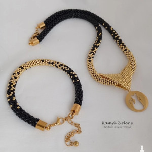 Komplet czarno-złoty z kotkiem - wykończenia ze stali szlachetnej
