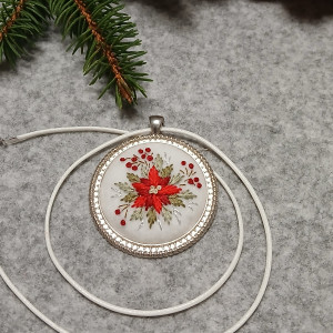 Ręcznie haftowany wisior  ŚWIĄTECZNIE