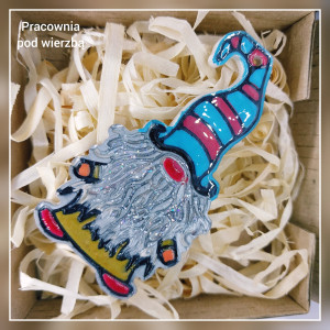 Świąteczny kolorowy magnes na lodówkę skrzat 2