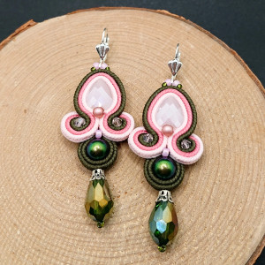 Różowo zielone kolczyki sutasz z kryształami