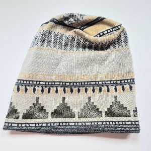 Czapka beżowa we wzory codzienna