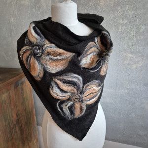 Czarna chusta handmade wełniana