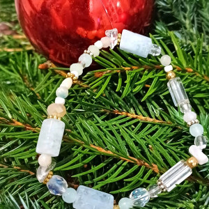 delikatna bransoletka z akwamarynem