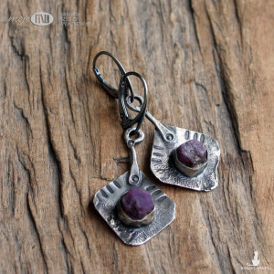 Surowy rubin w srebrze