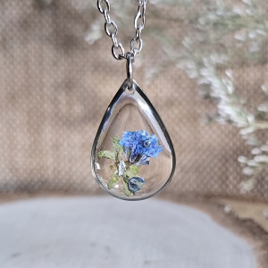 Srebrna zawieszka srebrny wisiorek kwiat naszyjnik żywica z żywicy kwiaty łezka łza gipsówka gipsówką niebieską