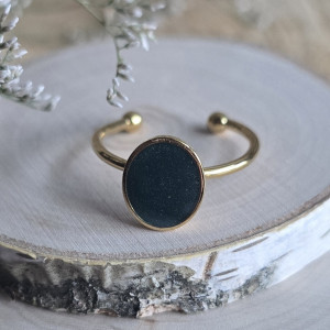 Pierścionek złoty zielony jajowaty butelkowa zieleń