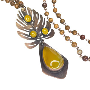 Naszyjnik z liściem monstery w otoczeniu agatów i jaspisów c1359