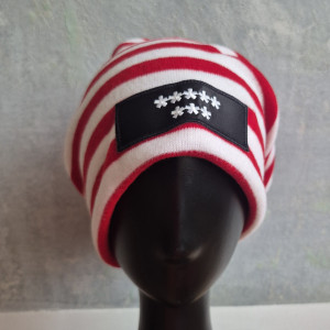 Czapka osiem.gwiazdek