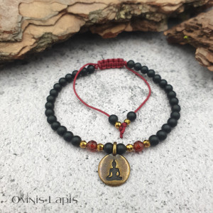 Bransoletka makrama - siedzący Budda z granatem