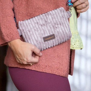 Pudroworóżowa kopertówka mini z grubego sztruksu