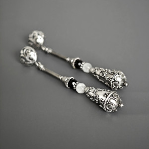 Kolczyki Scarlett, onyks, kamień księżycowy, srebro 925, kolekcja Przeminęło z Wiatrem