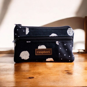 Czarny portfelik z kieszonkami