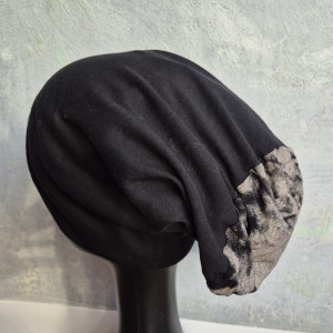 Czapka damska  czarna smerfetka