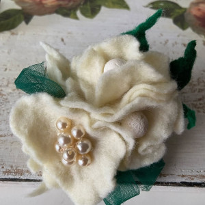 Wyjątkowa broszka kwiat z filcu