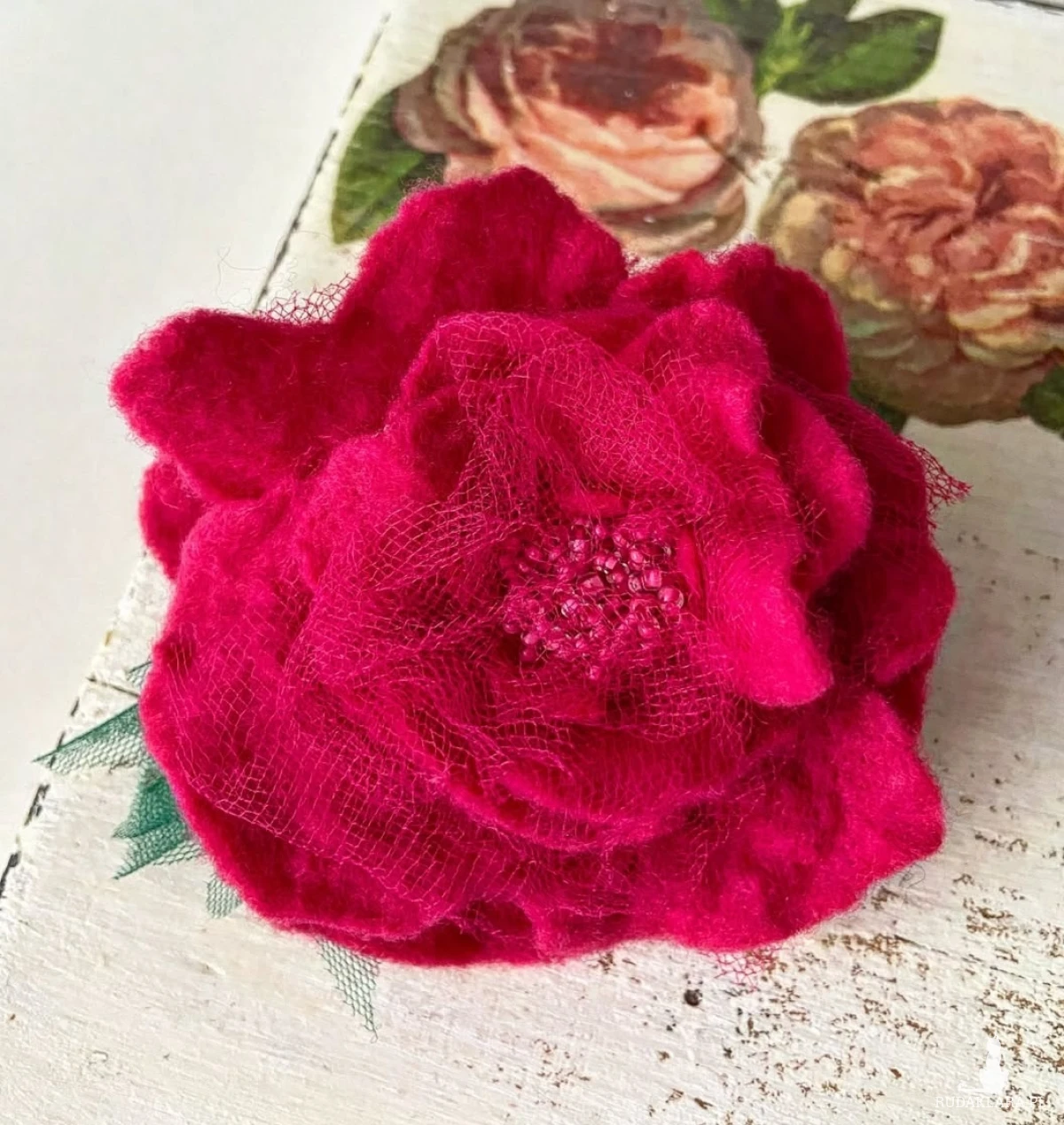 Wyjątkowa broszka kwiat z filcu