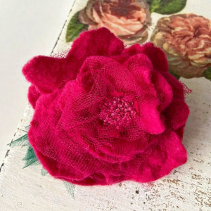 Wyjątkowa broszka kwiat z filcu