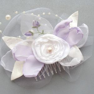 Kwiaty do włosów - stroik w bieli i fiolecie