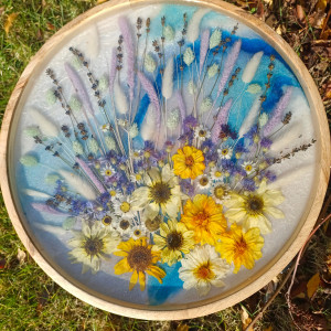 Stolik kawowy w jasnej tonacji