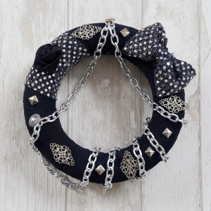 Wianek na drzwi w kolorze czarnym w stylu glamour