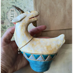 Koza z niebieskim dołem