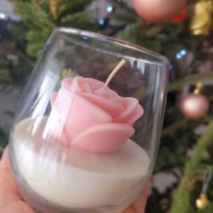 Urocza swieca sojowa róża- na Dzień Babci,  Walentynki.