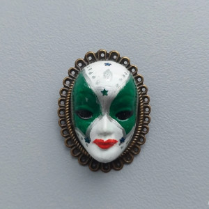 Broszka maska wenecka zielona