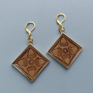 Kolczyki romby z żołędziami