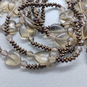 Naszyjnik Długie Sznury Korali Serca Szklane Korale Metalizowane