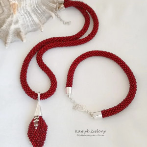 Komplet - naszyjnik i bransoletka w kolorze czerwonego wina