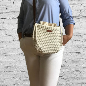 Mała damska torba na ramię, mała torebka, kolor ecru.