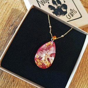 Duży wisiorek handmade z prawdziwym białym kwiatem – subtelna elegancja natury