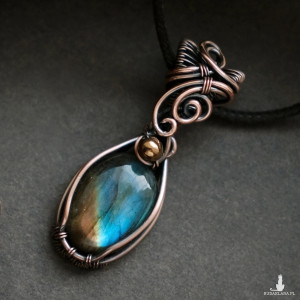 Wisiorek miedziany naszyjnik z labradorytem wire wrapping