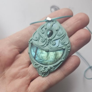 Amulet/naszyjnik z dwoma labradorytami