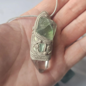 Amulet/naszyjnik z fluorytem, turmalinem i kryształem górskim