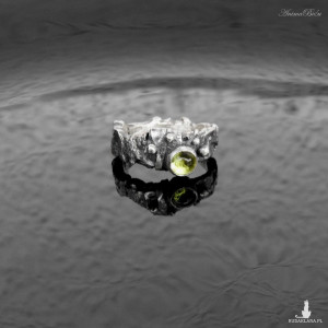 Obrączka srebrna z oliwinem rozmiar 13