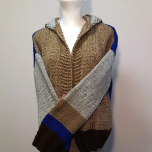 Nowy, oryginalny, ręcznie wykonany sweter z kapturem