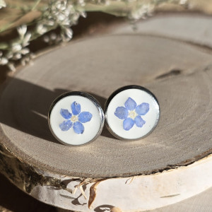 Srebrne kolczyki wkręty sztyfty żywica z żywicy kwiaty z kwiatami suszone prawdziwe kwiaty retro vintage kobiece na prezent delikatne niebieskie niezapominajki niezapominajkami