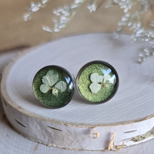 Srebrne kolczyki z kwiatami wkręty sztyfty z żywicy żywica epoksydowa z suszonymi prawdziwymi kwiatami zielone dzika marchew brokat