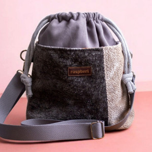 Szara listonoszka z kominem