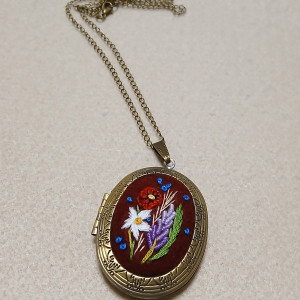 Ręcznie haftowany sekretnik  DLA AMELII