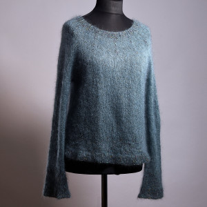 BRYZA#damska bluzka z jedwabiu i moheru#półokrągły dekolt# długie rozszerzane rękawy#zrobiona ręcznie#zrobiona na drutach