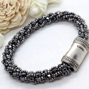 bransoletka z kryształków zapinana na magnes