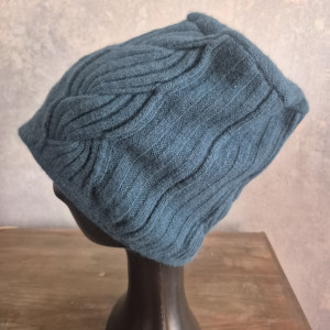 Czapka wełna ciemna zieleń