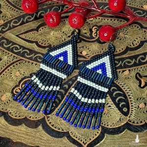 Altair - Kolczyki z koralików z frędzlami – geometryczne w kolorach beżu, fioletu i matowego nebula