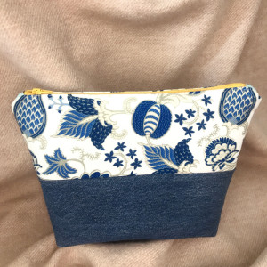 Kosmetyczka materiałowa solidna, stylowa ,praktyczna,jeans