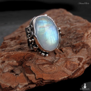 Pierścionek srebrny z tęczowym kamieniem księżycowym