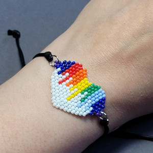 Bransoletka na sznurku "Serce artystyczne" biało-kolorowe z koralików szklanych Preciosa