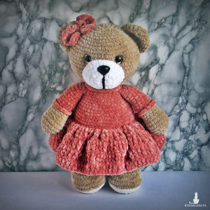 Szydełkowy miś 32cm w sukience jasna cegła (na zamówienie)